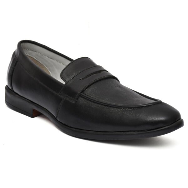Men’s Black Loafers – Classic Slip-On Shoes for Everyday Style | Pillaa