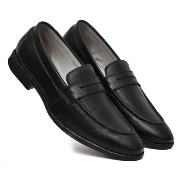 Men’s Black Loafers – Classic Slip-On Shoes for Everyday Style | Pillaa