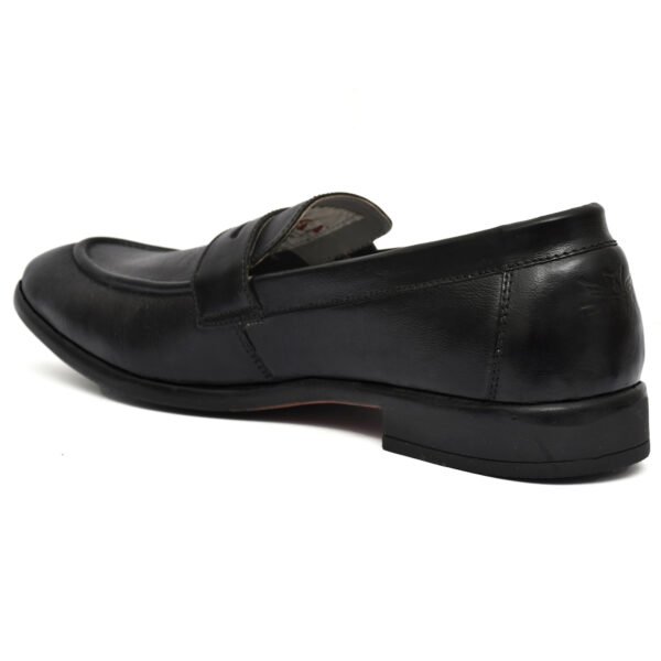 Men’s Black Loafers – Classic Slip-On Shoes for Everyday Style | Pillaa
