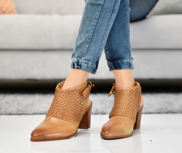 Stylish Block Heel Sandals for Women – Trendy & Comfortable Footwear