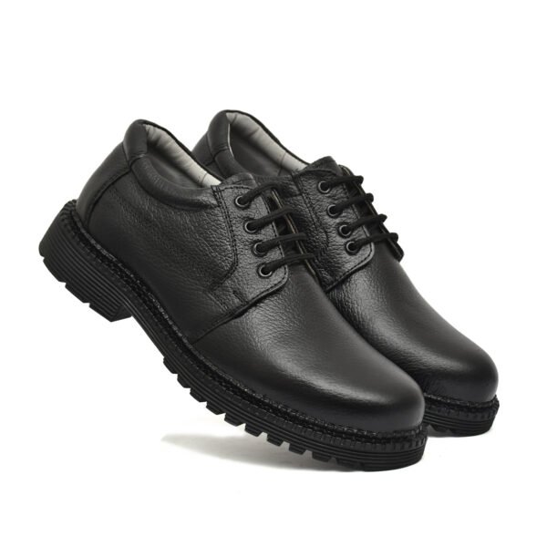 Non Slip Work Shoes for Men – Anti-Skid Safety & Comfort Footwear | Pillaa