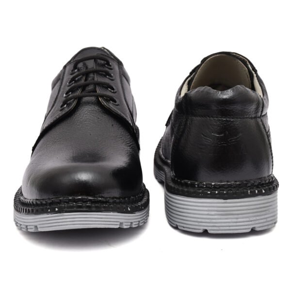 Men’s Safety Shoes – Durable, Anti-Slip & Protective Footwear | Pillaa